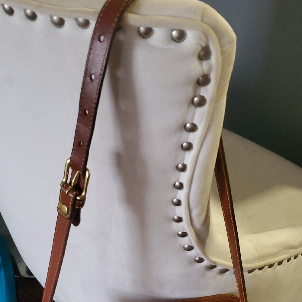 Dooney & Bourke White Leather Bag with Brown Logo - Picture 7 of 15